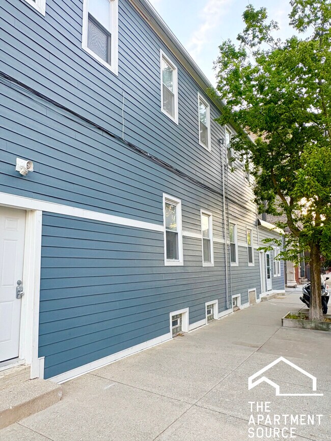 1900 S Throop St Unit 9, Chicago, IL 60608