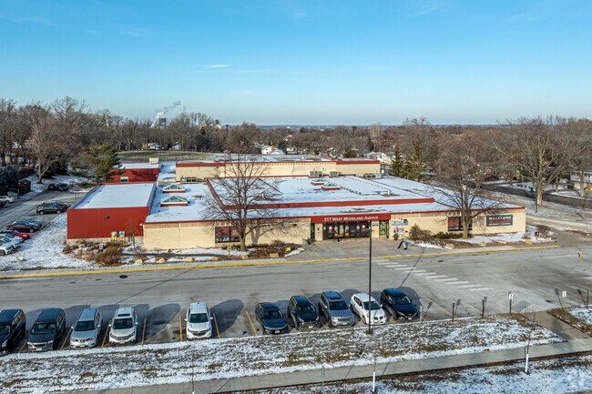 Moreland Arts & Health Sciences Magnet School has a student-teacher ratio of 9 to 1.