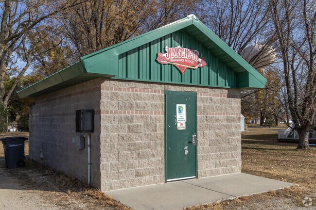 Allendale Park also has a warming house for winter ice hockey.