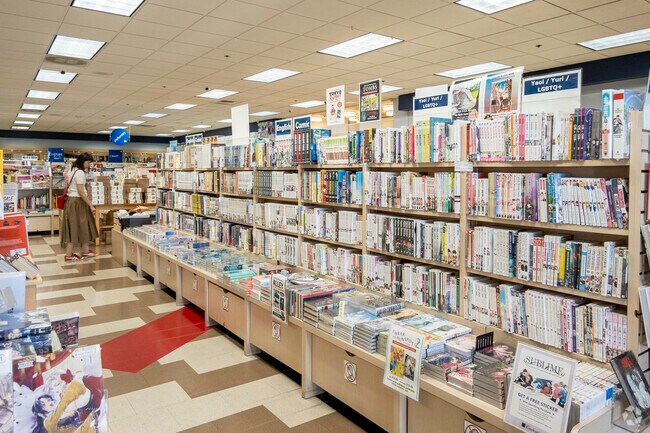 Kinokuniya offers tons of Japanese literature for the curious minds.