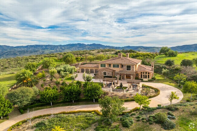 On the edge of Wood Ranch in Simi Valley, interested homebuyers can find large sprawling estates.