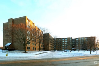 551-571 W Huntington Commons Rd, Mount Prospect, IL 60056