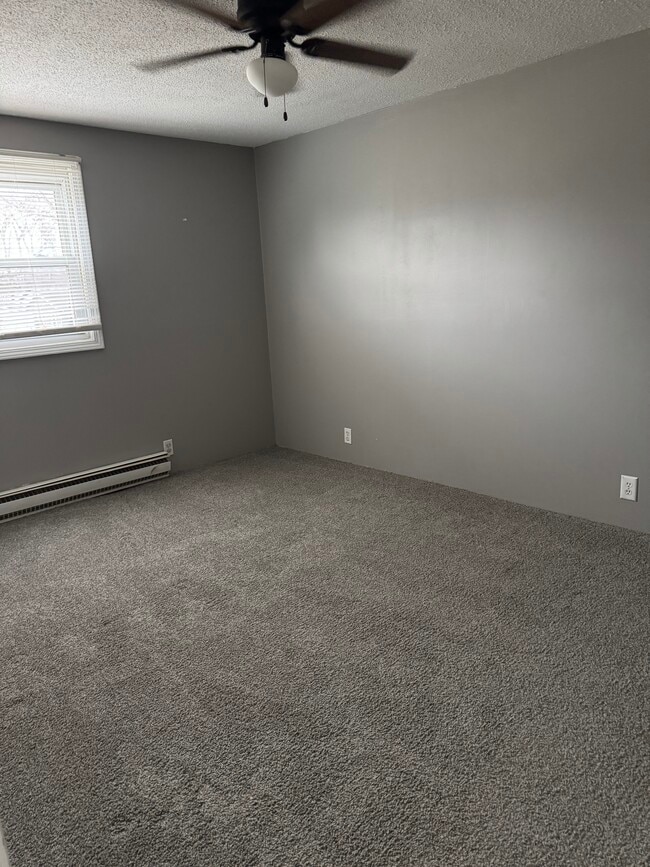 304 E Mefford St unit 304A E Mefford St, Robinson, IL 62454 - photo 4