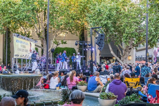 Celebrate summer nights with live music at Walnut Creek Broadway Plaza Summer Sounds Concert.