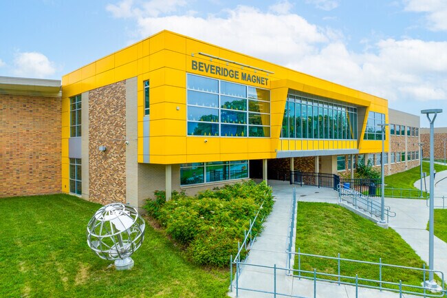 Beveridge Magnet Middle School near Leawood West features a great 11:1 Student to Teacher ratio.