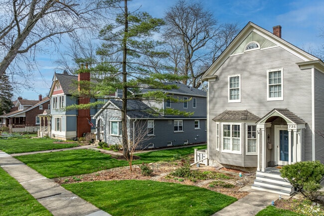 Luxury homes with beautiful front porches can be found in North Downtown Naperville.