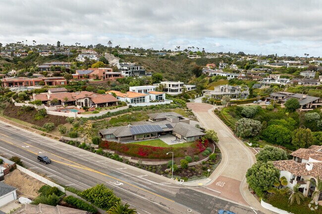 The homes in La Jolla Mesa sit high up in the hills and have large plots.