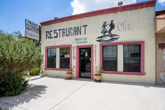 Oldies Restaurant in Santa Rosa has a throwback sytle.