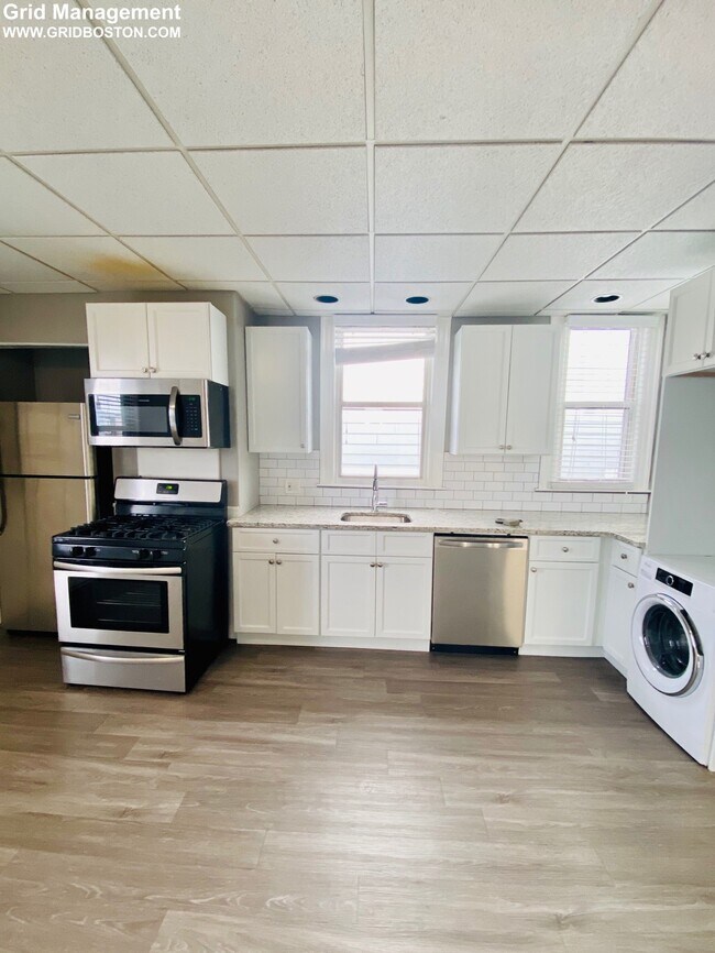 346 Chelsea St Unit 2, Boston, MA 02128