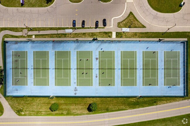 The Auburn Elementary School is one of the only schools in Auburn Hills with 8 tennis courts.