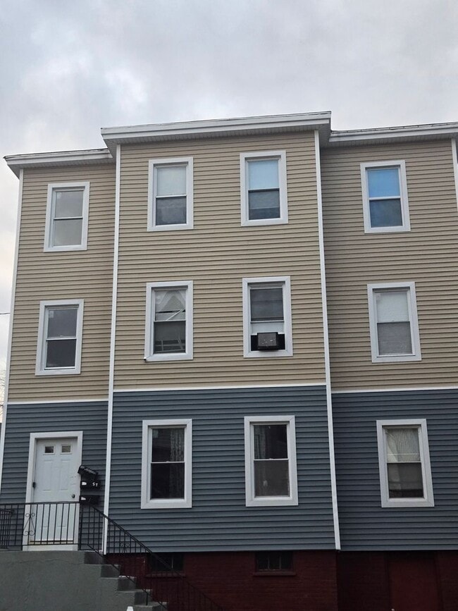 399-401 Orms St Unit 2, Providence, RI 02908