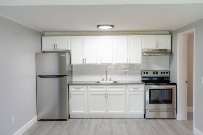 1927-A Sanford Cir unit A, Sarasota, FL 34234 - photo 4