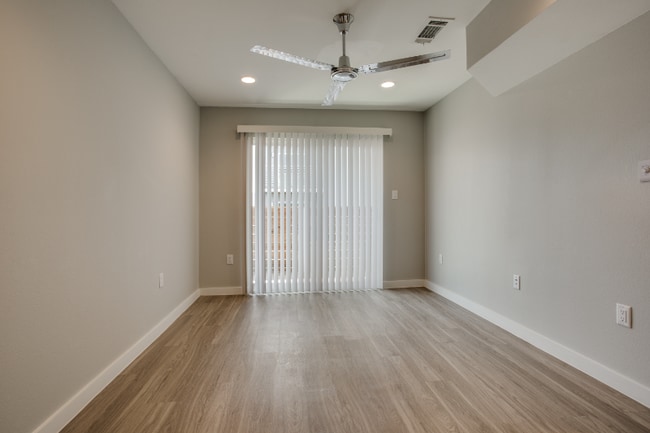 3328 Cedarplaza Ln unit 207, Dallas, TX 75235 - photo 5