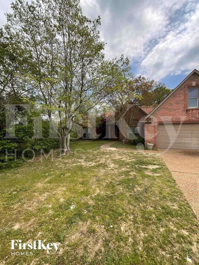 844 Tropicana Dr E, Memphis, TN 38018