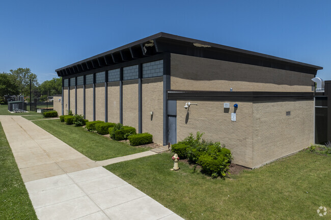 Bryan Middle School is located in Elmhurst, IL.
