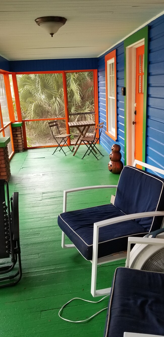 208 NW 3rd St, Gainesville, FL 32601 - photo 6