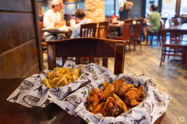 Baumhower’s Victory Grille is a local favorite for wings near Alberta.