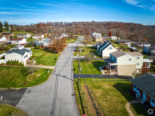 Streets in Oakdale tend to have a variety of home styles and sizes.