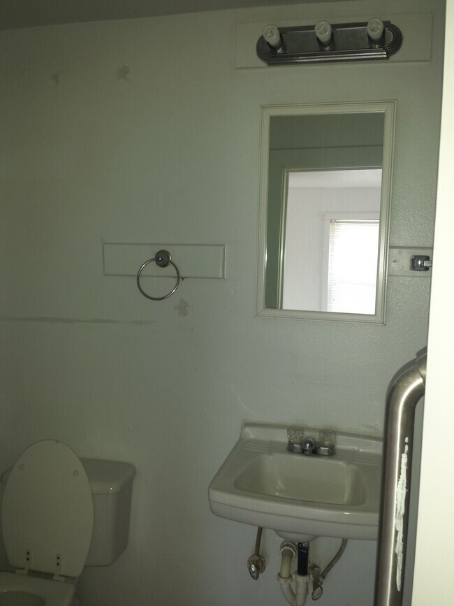 629 W Nettie Ave unit A, Kingsville, TX 78363 - photo 6