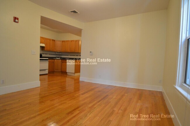 31 Hurd Rd unit 2, Brookline, MA 02445 - photo 3