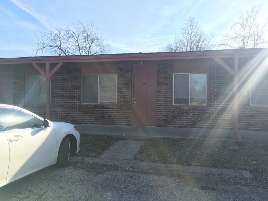 801 S Main St unit 1, Warrensburg, MO 64093 - photo 1