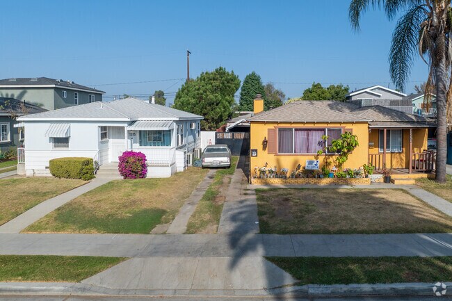 Even smaller homes usually have their own driveway in Lingbergh.