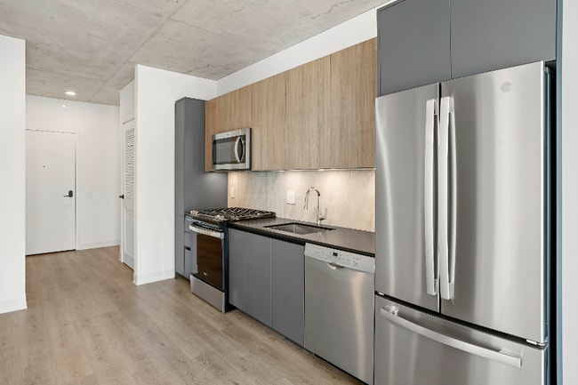 245 W Polk St, Chicago, IL 60607 - photo 3