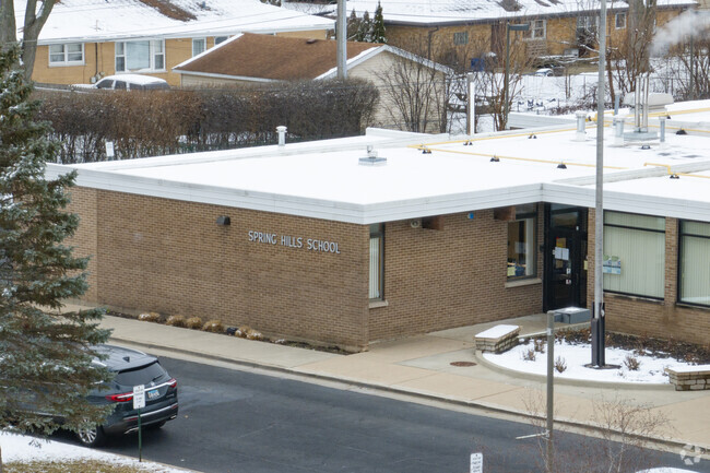 The front entrance to Spring Hills Elementary School.