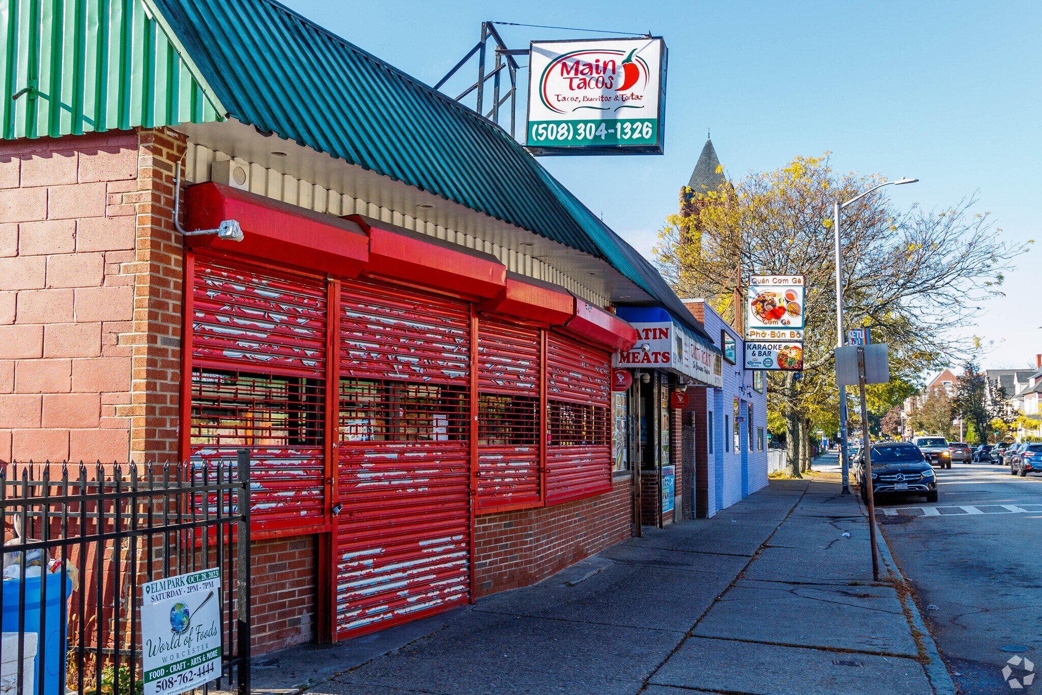There are many businesses and restaurants on Main St in Main South.