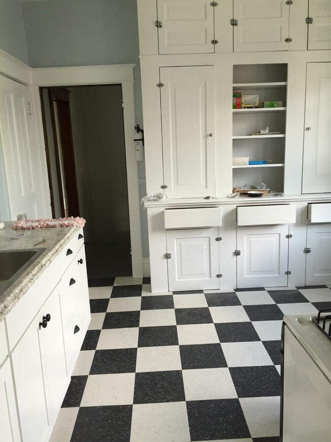 722 W Kalamazoo Ave, Kalamazoo, MI 49007 - photo 3