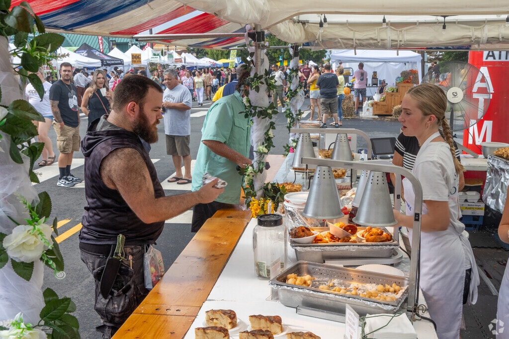 Zirconia offers many great dining options in the neighborhood.