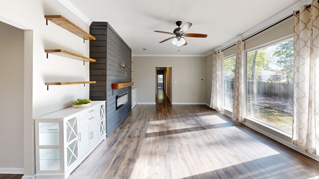 921 Lisa Hill Dr, Cantonment, FL 32533 - photo 2