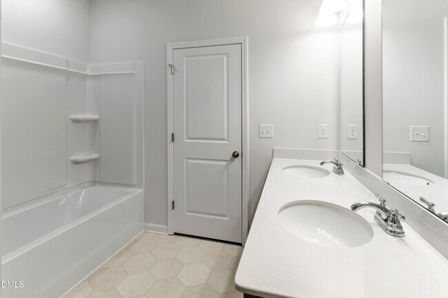 521 Olivia Crossing Ct, Four Oaks, NC 27524 - photo 6