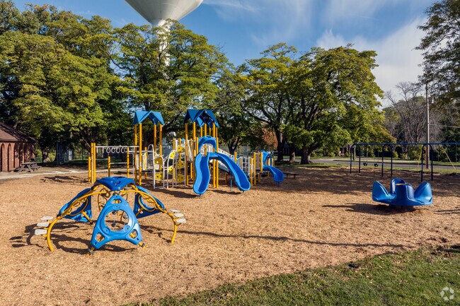 A brand new playground was just installed at Stephens Park in Old Towne.
