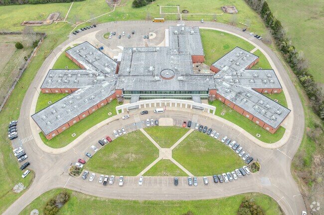 Madison Crossing Elementary has a 18 to 1 teacher to student ratio.