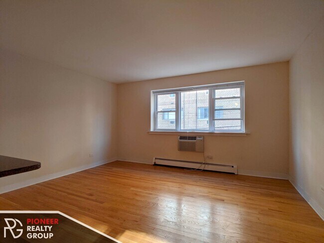 643 W Wrightwood Ave unit 215, Chicago, IL 60614 - photo 4