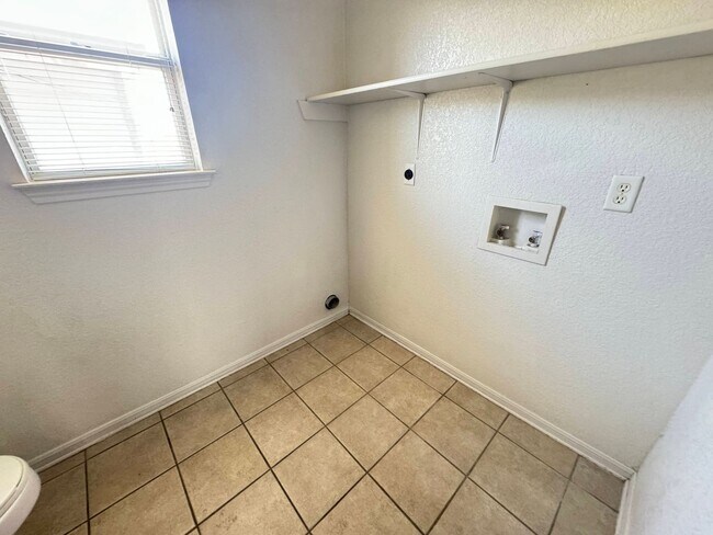 205 Lydia Dr unit C, Killeen, TX 76541 - photo 5