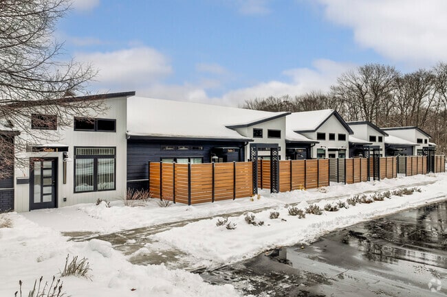 Ramblewood Suites, Lansing, MI 48917 - photo 2