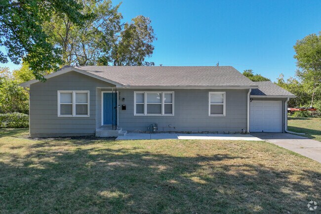 One-story home with attached garage are located all throughout this neighborhood.