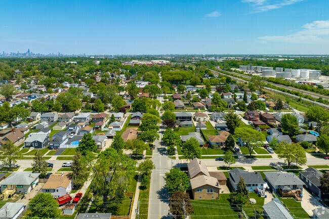 Quiet, tree lined streets adorn the community of Forest View, which is located a short drive from Chicago.
