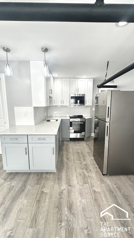 1224 W Rosemont Ave Unit G, Chicago, IL 60660