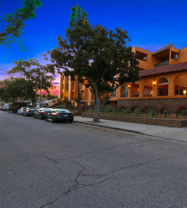 1377 E Windsor Rd, Glendale, CA 91205