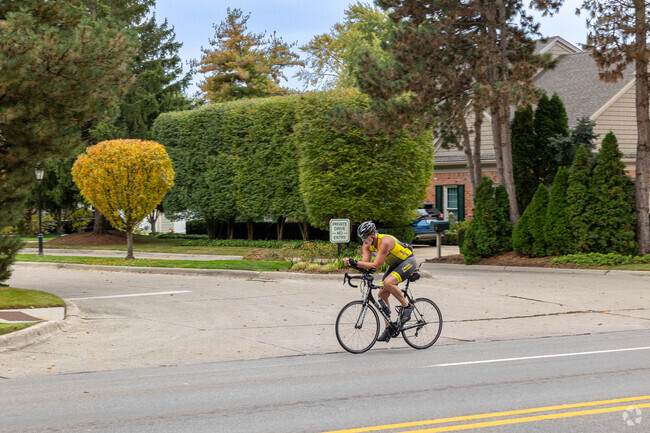 Bicyclists in Grosse Pointe Farms enjoy spacious and smooth roads.