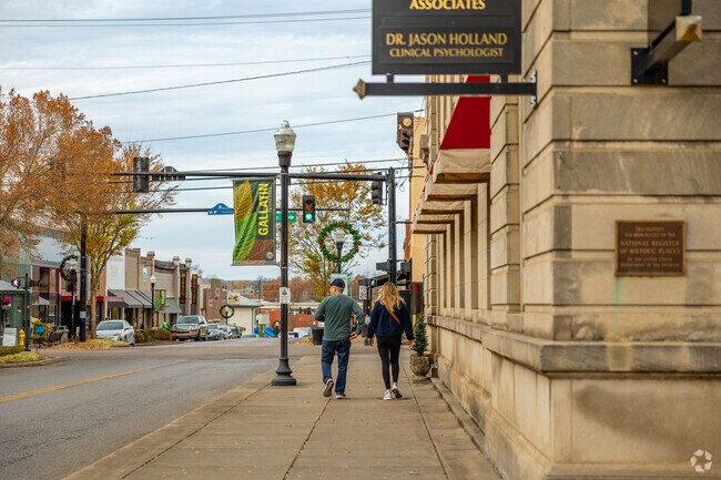 Residents can shop and walk Water Ave for shopping and eating in Downtown Gallatin.
