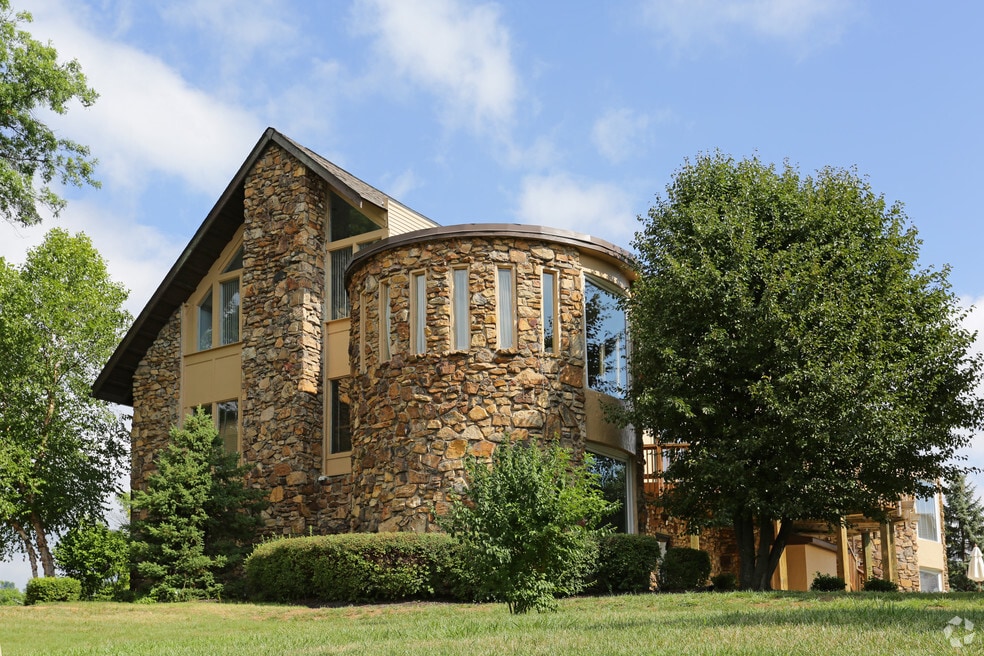 Knobs Pointe Apartments, New Albany, IN 47150 - photo 1