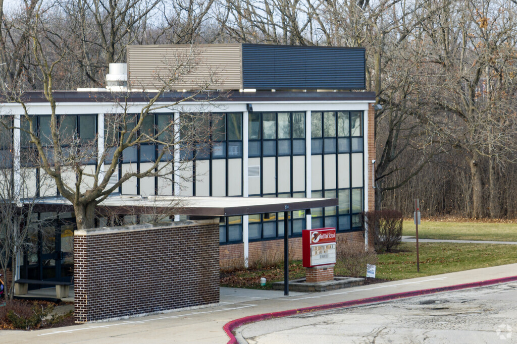 Welcome to Red Oak Elementary School in Highland Park.
