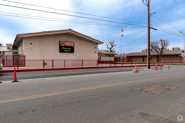 The bus pick up zone is located in front of Golden Oak Elementary.