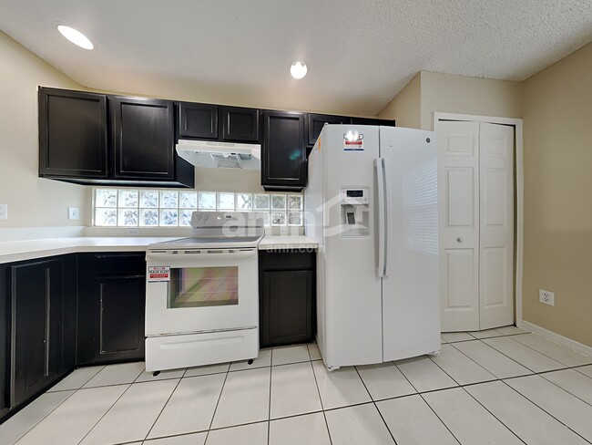 8220 Abbeyfield Dr, Jacksonville, FL 32277 - photo 3