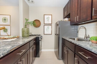 253 Lafayette Rd, Edison, NJ 08837