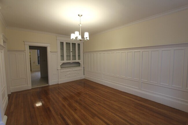 150 Freeman St unit 31, Brookline, MA 02446 - photo 2